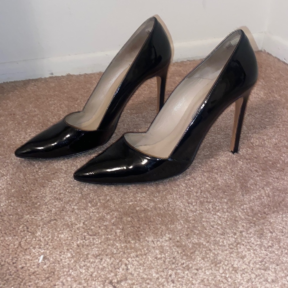 Black patent leather pumps